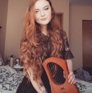 Meet your Posher, Holly-rose